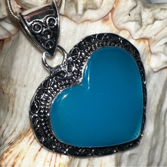 Caribbean Chalcedony handcrafted heart pendant - Picture 1 of 9